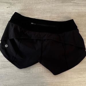 Lululemon Speed Up Low-Rise Lined Short 2.5" in black